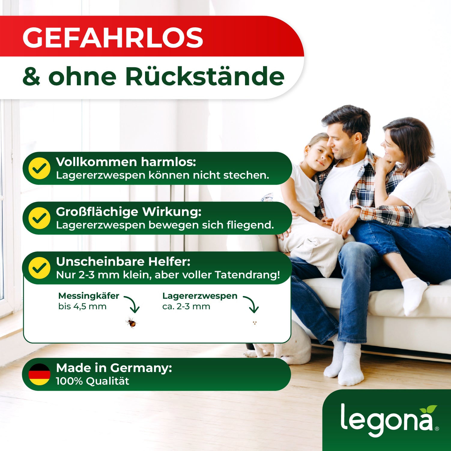 Familie mit einem Kind und Hund sitzt auf Sofa, daneben Infokasten mit Text "Gefahrlos & ohne Rückstände - für Menschen & Haustiere" und Lagererzwespen Größenvergleich zu Messingkäfern